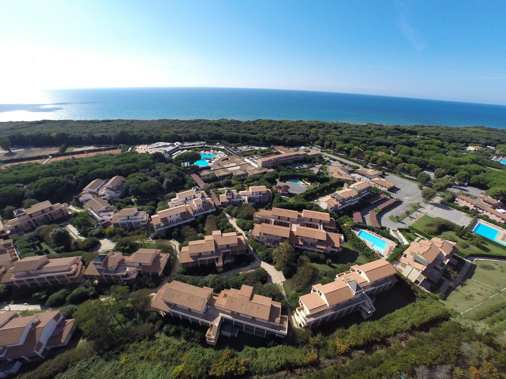 Garden Toscana Resort San Vincenzo Bagian luar foto