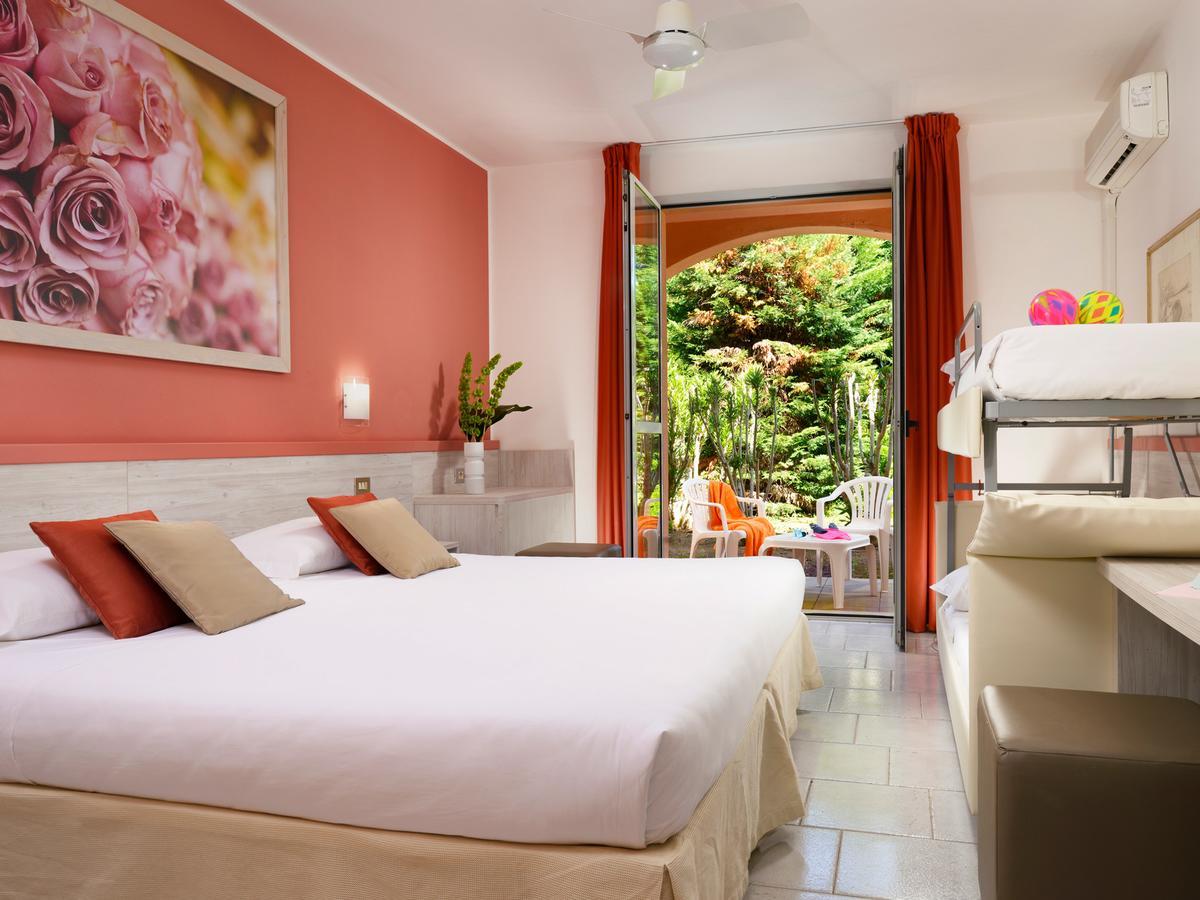 Garden Toscana Resort San Vincenzo Bagian luar foto
